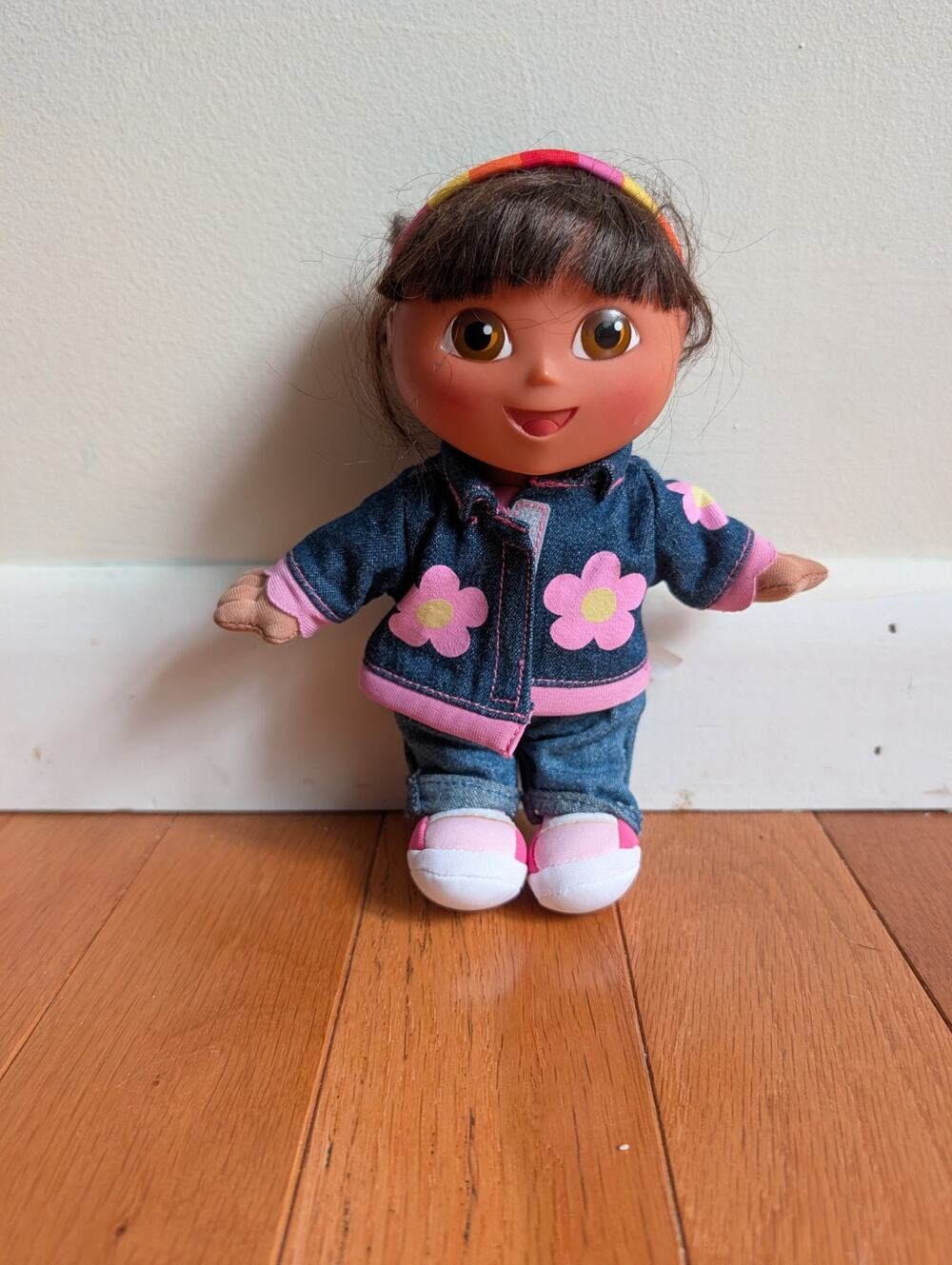 Vintage 2004 Fisher Price Dora The Explorer 9" Plush Cloth Plastic Floral Retro